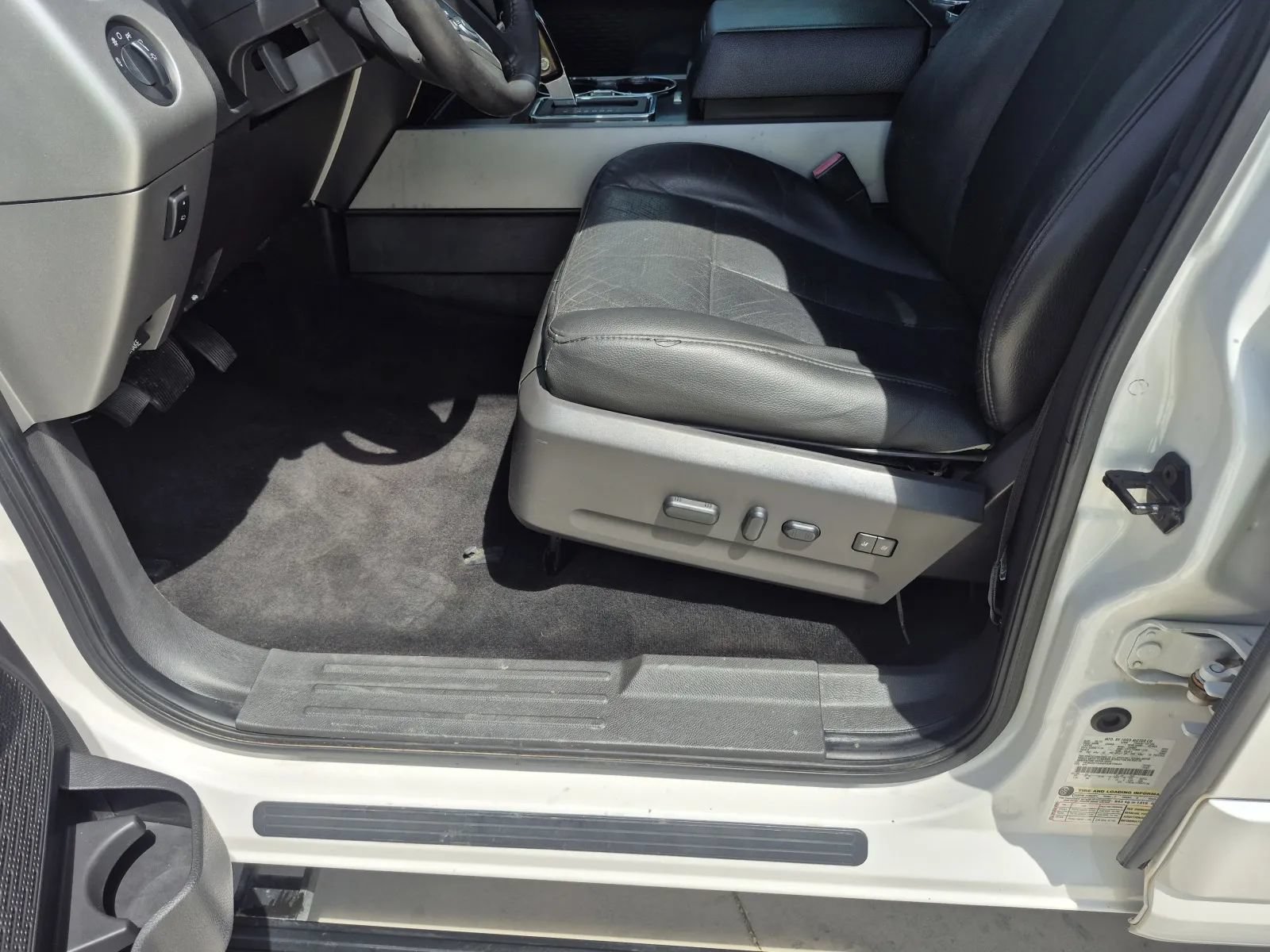 Used 2010 Ford Expedition Limited RWD image 15