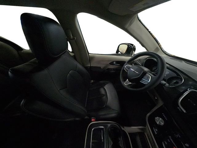Used 2024 Chrysler Pacifica Touring-L image 38