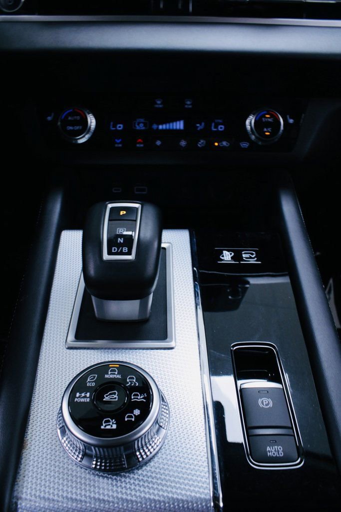 Used 2024 Mitsubishi Outlander SEL image 17