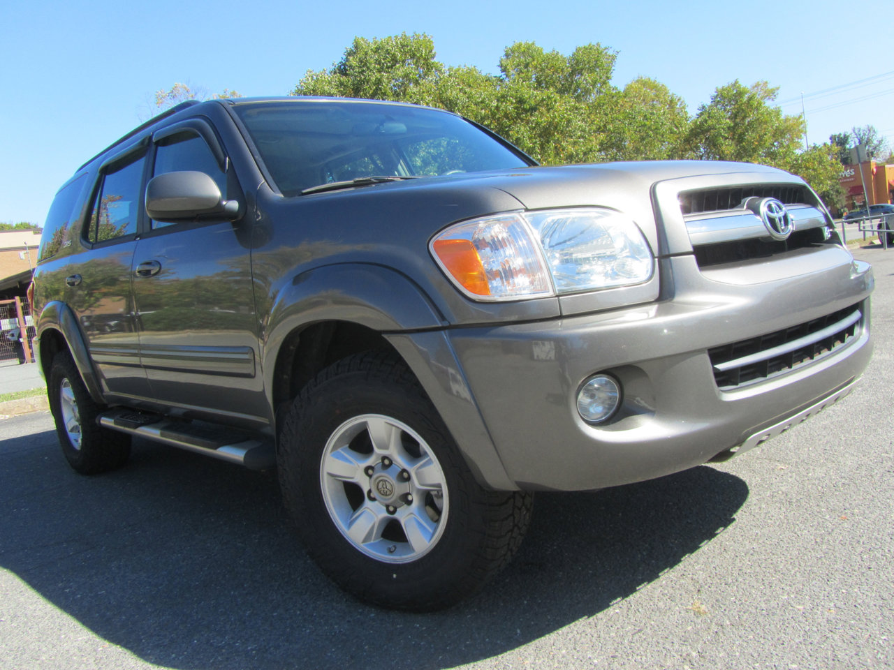 Used 2006 Toyota Sequoia SR5 image 2