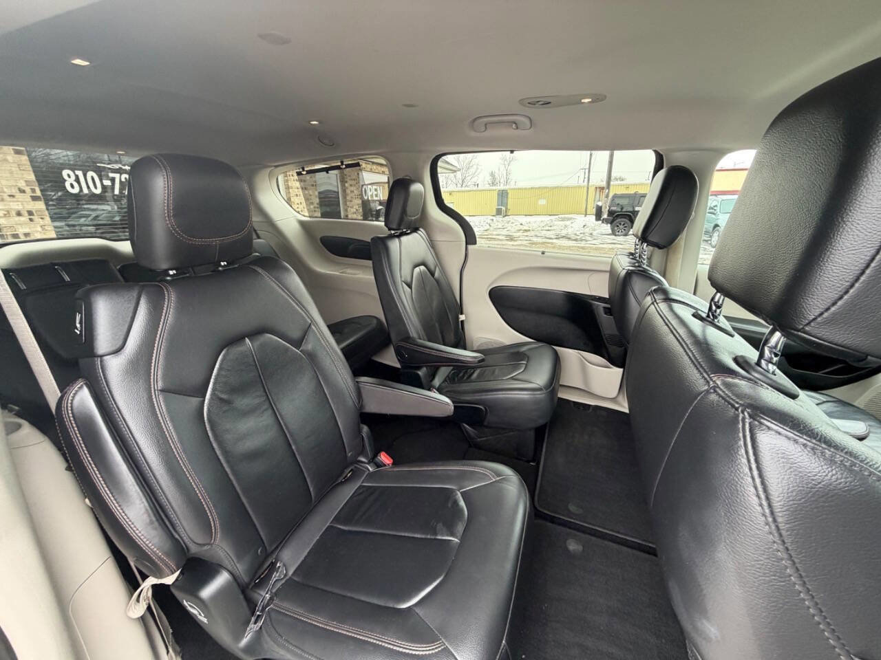 Used 2017 Chrysler Pacifica Touring-L image 14