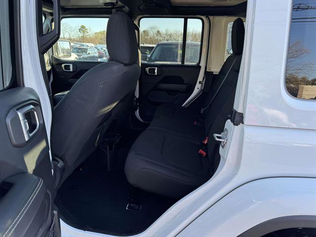 Used 2018 Jeep Wrangler Unlimited Sahara image 8