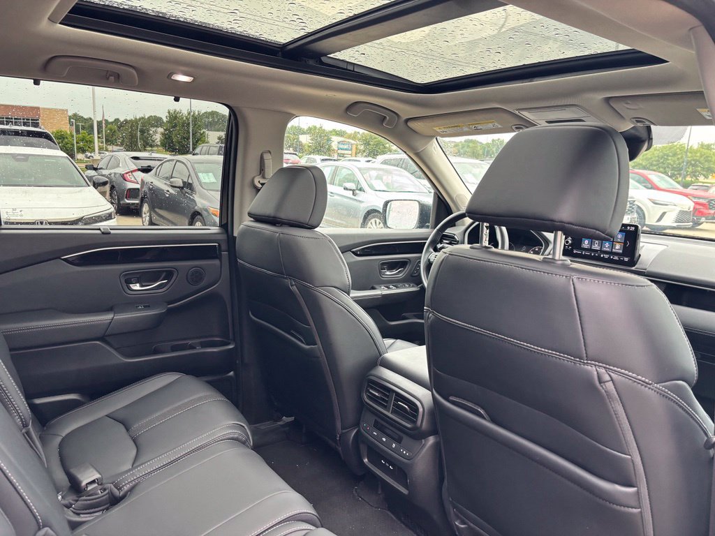 Certified 2025 Honda Pilot Touring image 22
