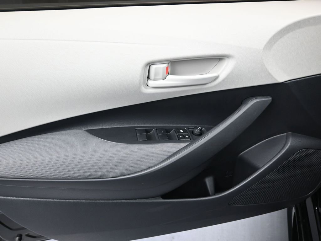 Used 2025 Toyota Corolla LE image 11