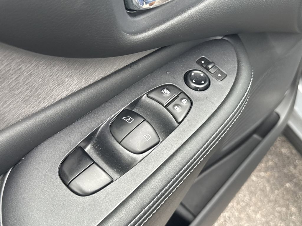Used 2024 Nissan Murano SV w/ SV Midnight Edition Package FWD image 11