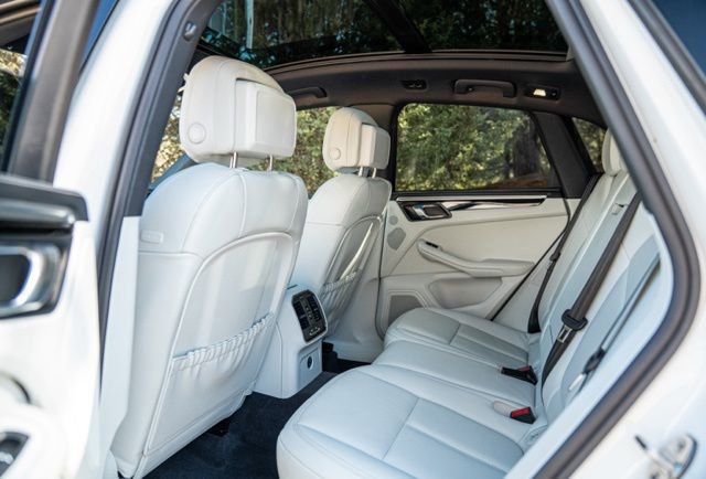 Used 2024 Porsche Macan T w/ Premium Plus Package image 42