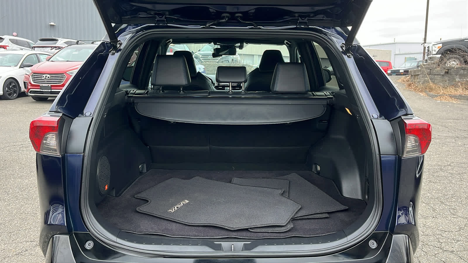 Used 2019 Toyota RAV4 XSE w/ Carpet Mat Package image 22