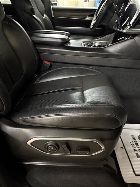 Used 2024 Jeep Wagoneer L Series II w/ Flexible Seating Group AWD/4WD image 10