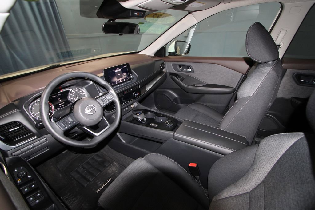Used 2022 Nissan Rogue SV AWD/4WD image 2