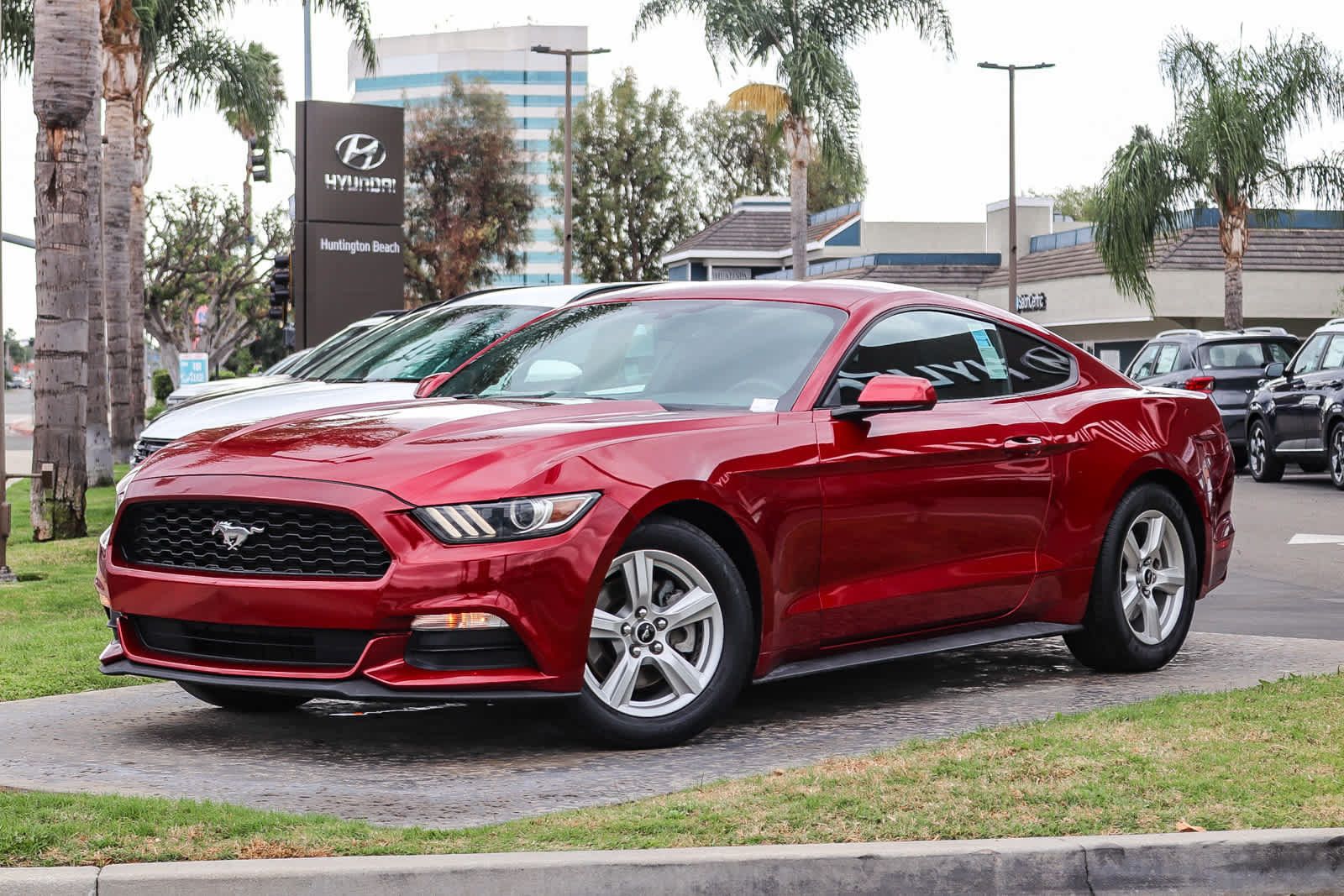 Used 2017 Ford Mustang Coupe RWD image 1
