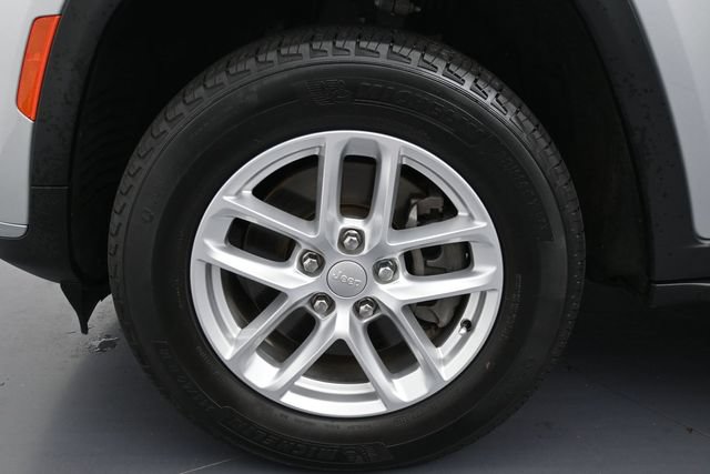 Used 2023 Jeep Grand Cherokee L Laredo w/ Luxury Tech Group I AWD/4WD image 9