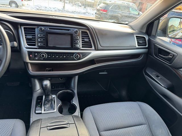 Used 2015 Toyota Highlander LE image 20