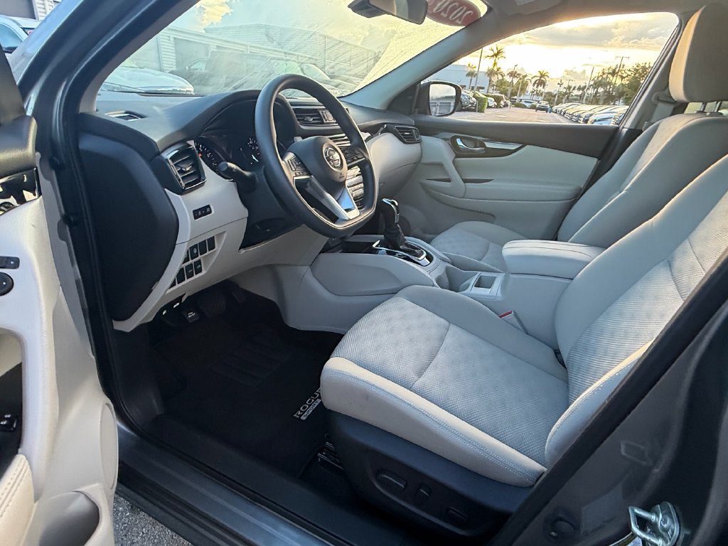 Certified 2020 Nissan Rogue Sport SV FWD image 11
