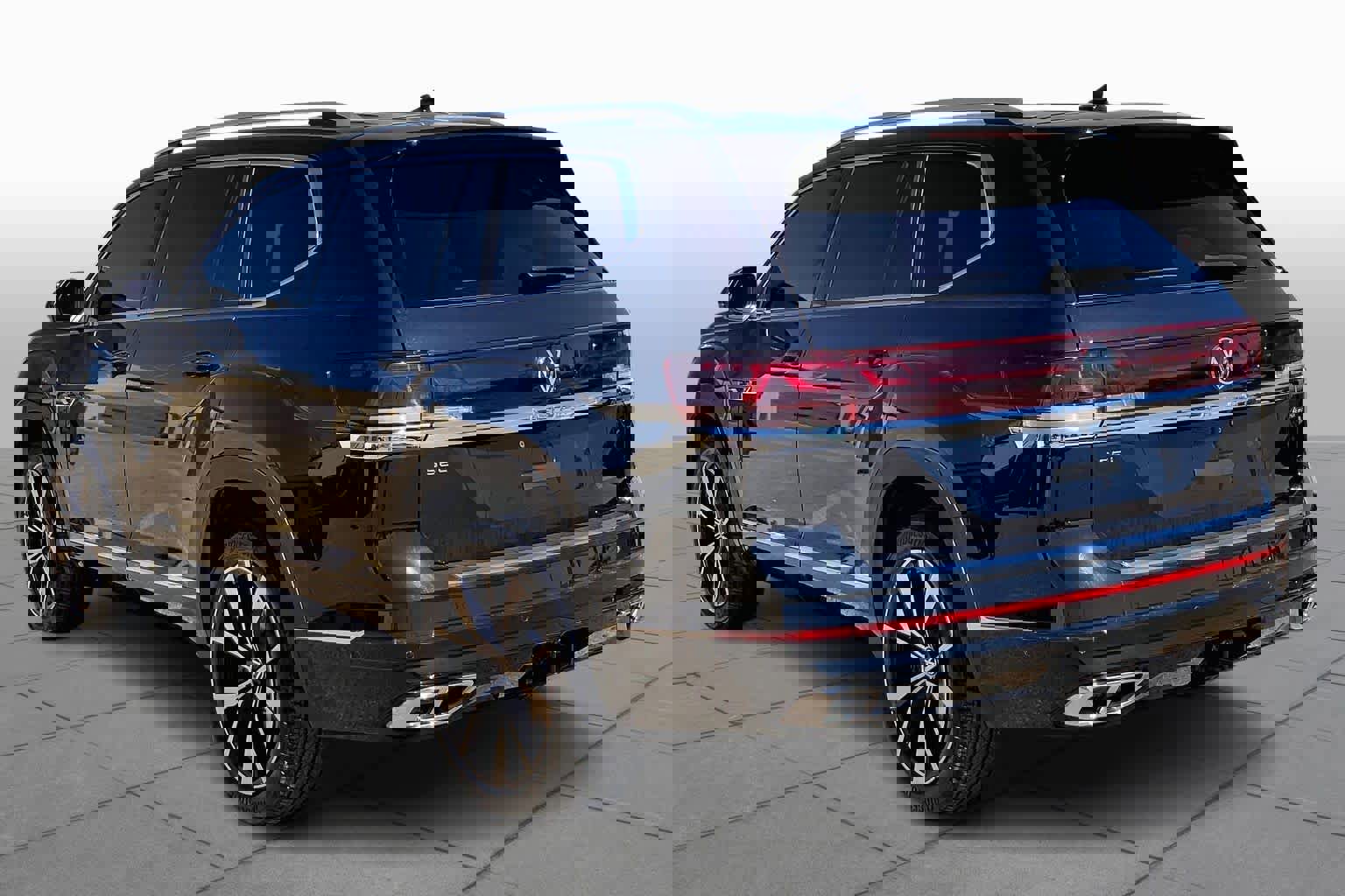 Used 2025 Volkswagen Atlas SEL Premium R-Line AWD/4WD image 11