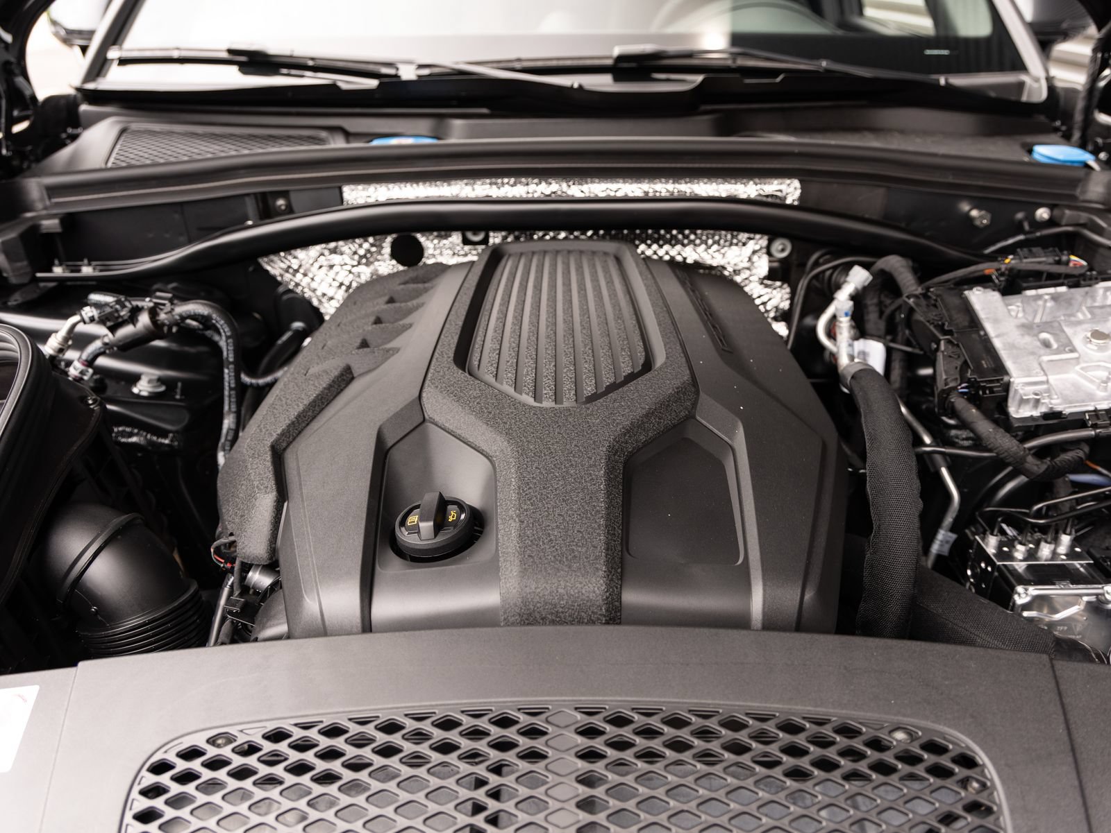 Certified 2026 Porsche Macan AWD/4WD image 36