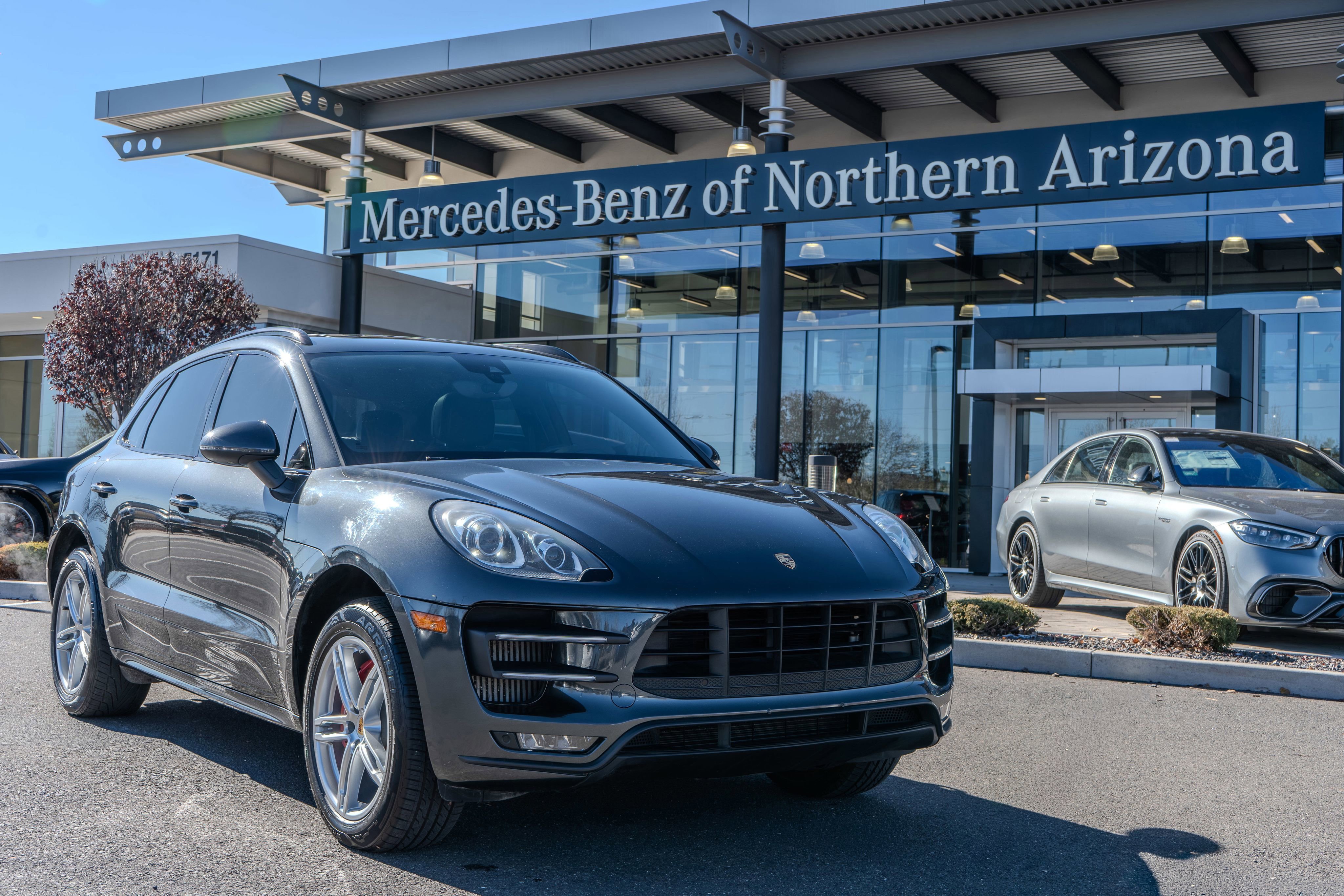 Used 2018 Porsche Macan Turbo w/ Premium Package Plus image 1