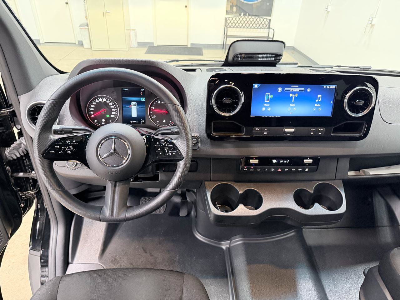 Used 2025 Mercedes-Benz Sprinter 2500 image 33
