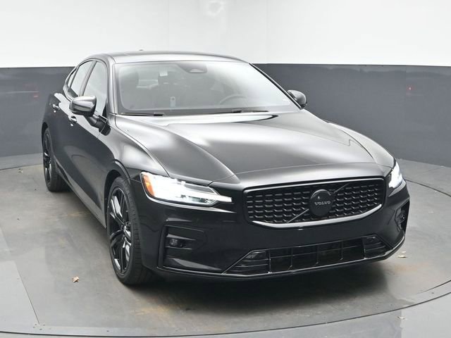 Used 2023 Volvo S60 B5 Plus w/ Climate Package image 2