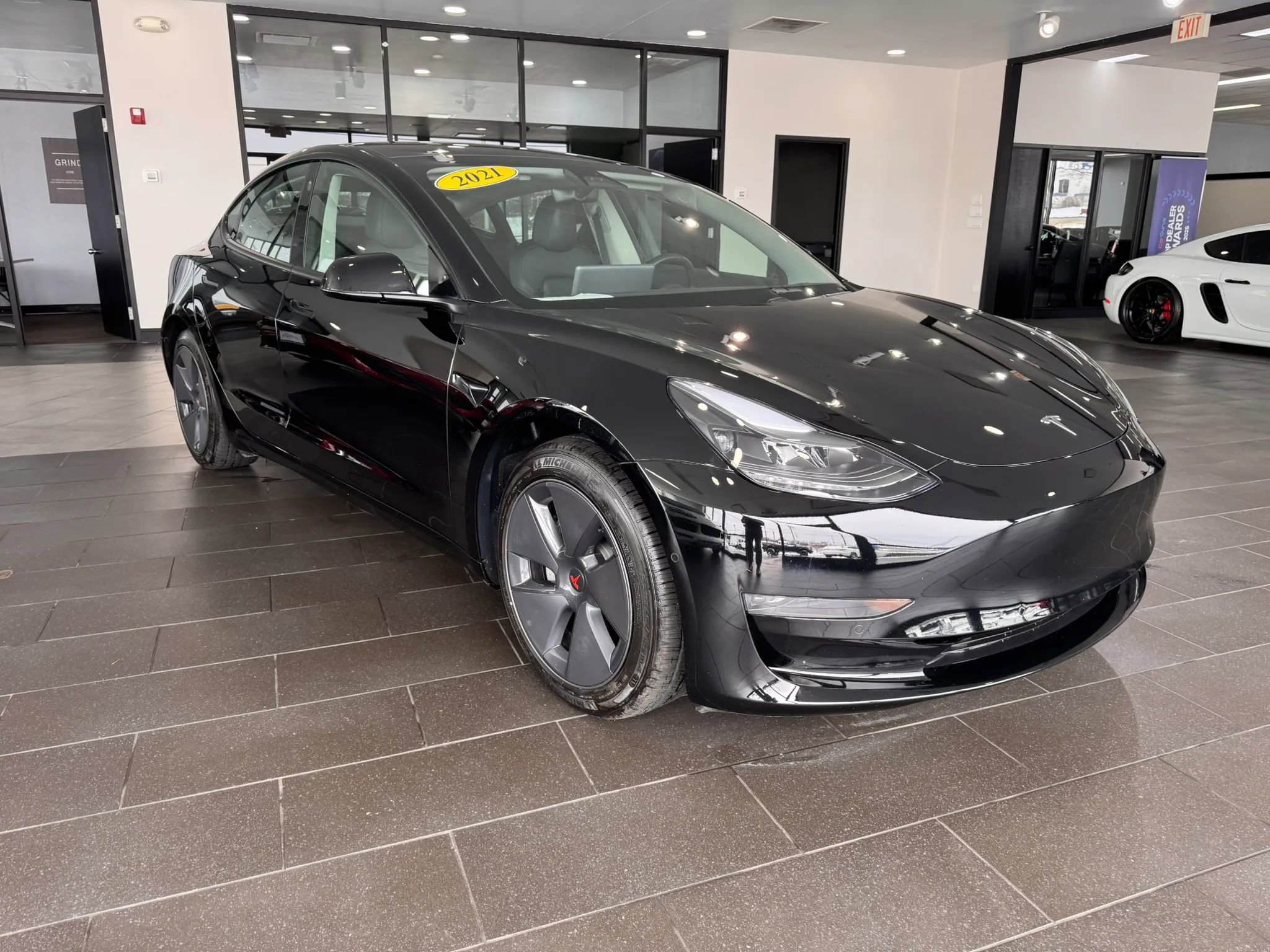 Used 2021 Tesla Model 3 Standard Range Plus image 7