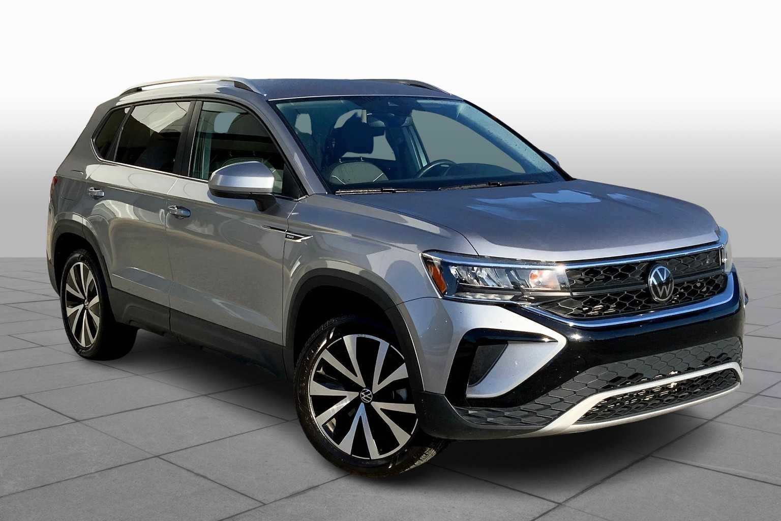 Used 2024 Volkswagen Taos SE image 2