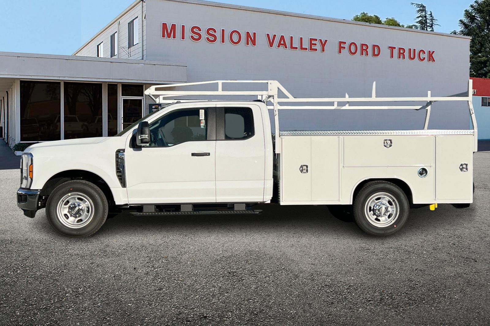 New 2026 Ford F350 XL w/ XL Chrome Package RWD image 7