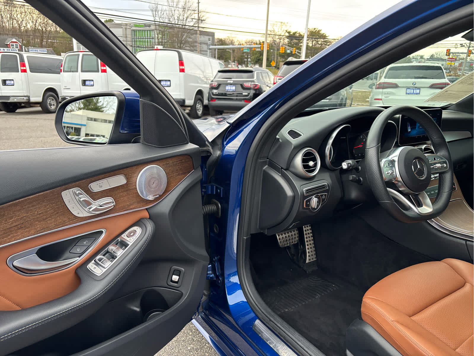 Used 2019 Mercedes-Benz C 300 4MATIC Sedan image 7