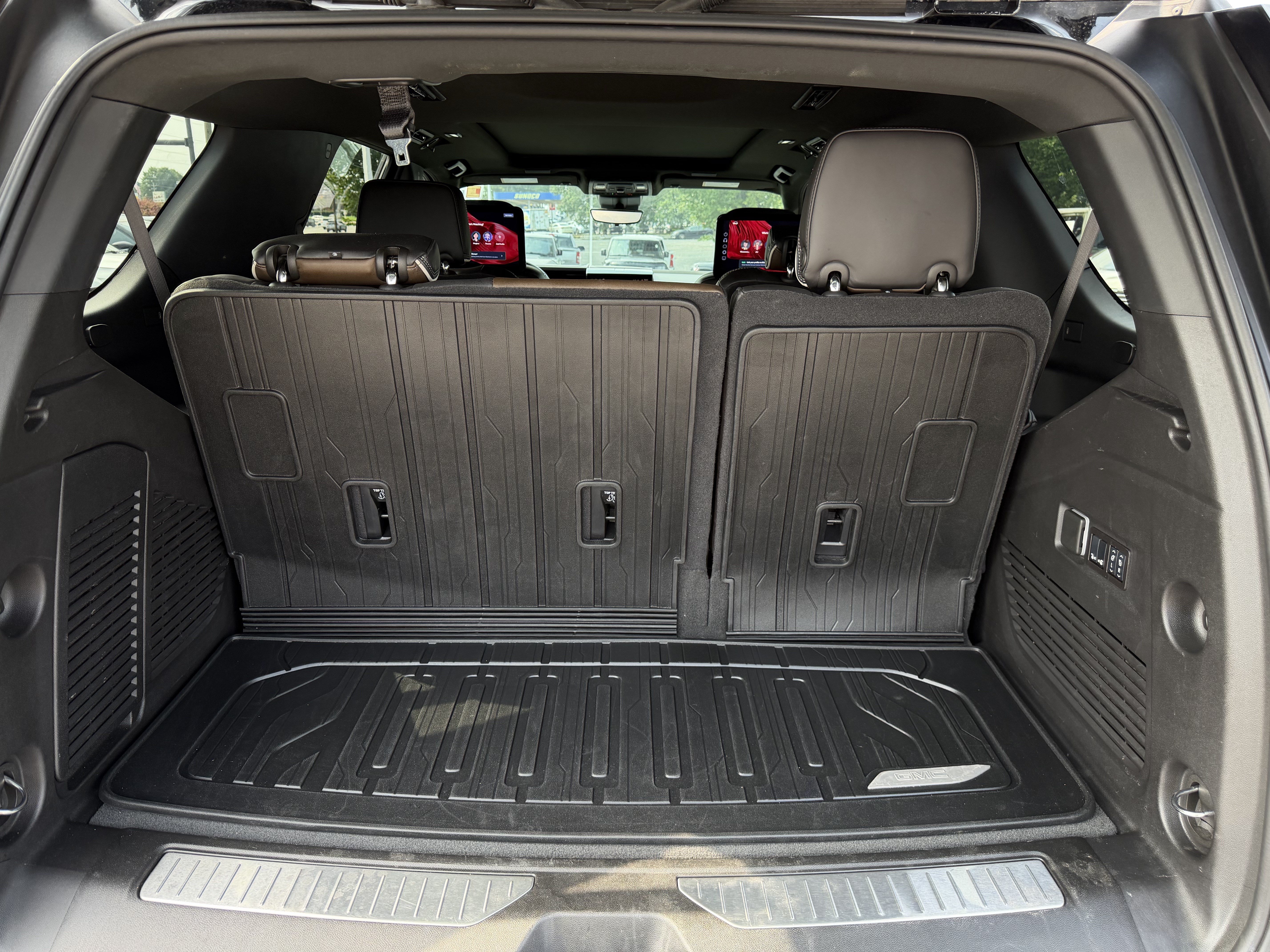 Used 2025 GMC Yukon Denali Ultimate AWD/4WD image 36