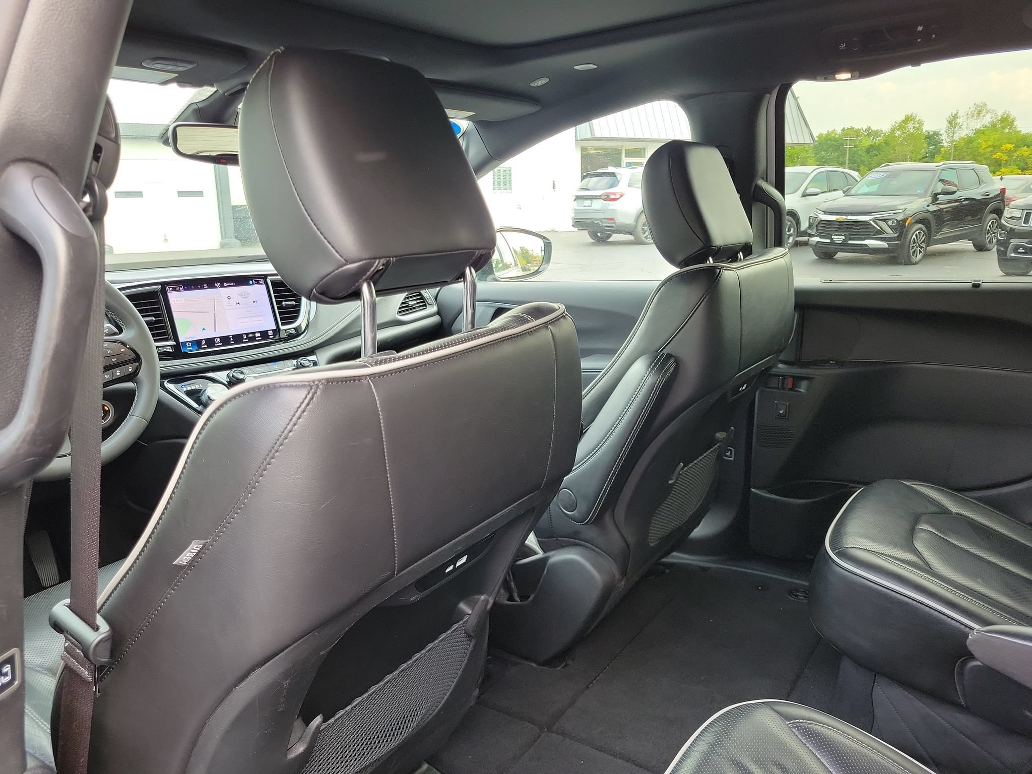 Used 2025 Chrysler Pacifica Limited FWD image 25