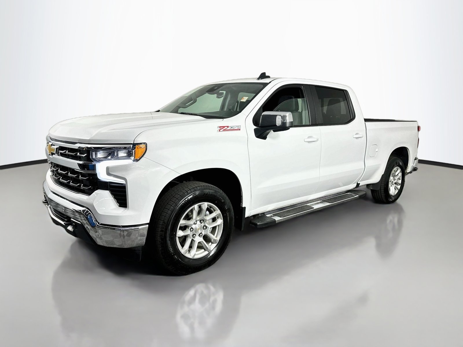 Used 2024 Chevrolet Silverado 1500 LT AWD/4WD image 4