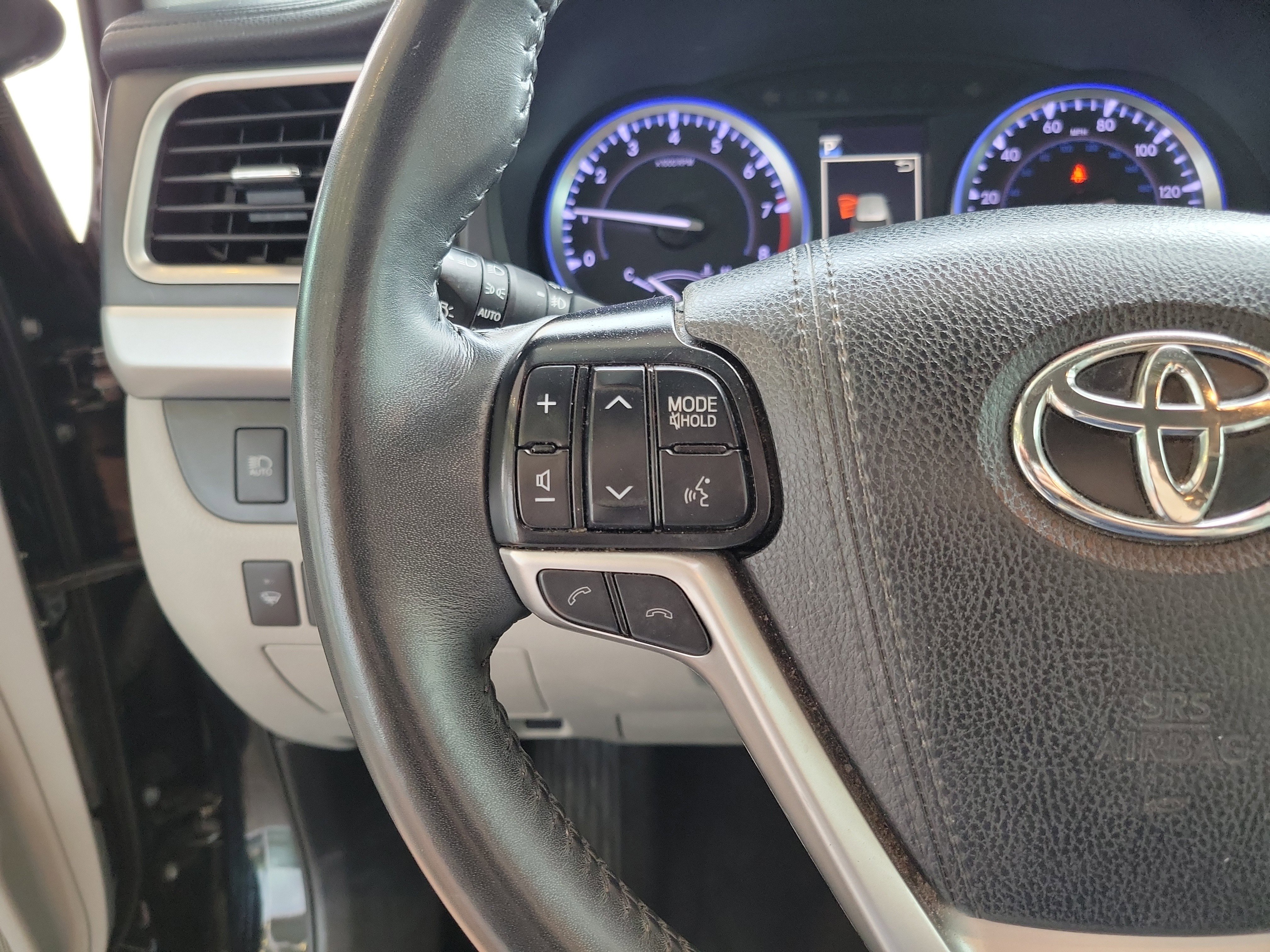 Used 2019 Toyota Highlander XLE image 17