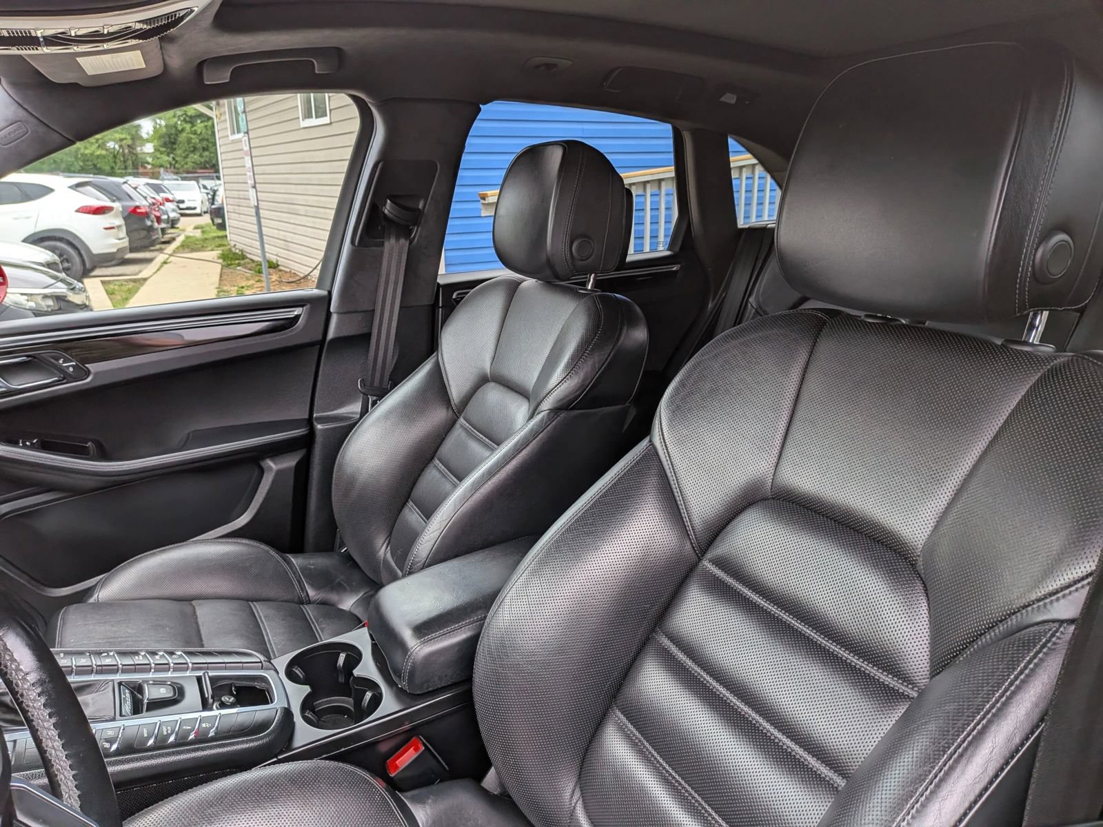 Used 2017 Porsche Macan Turbo AWD/4WD image 27