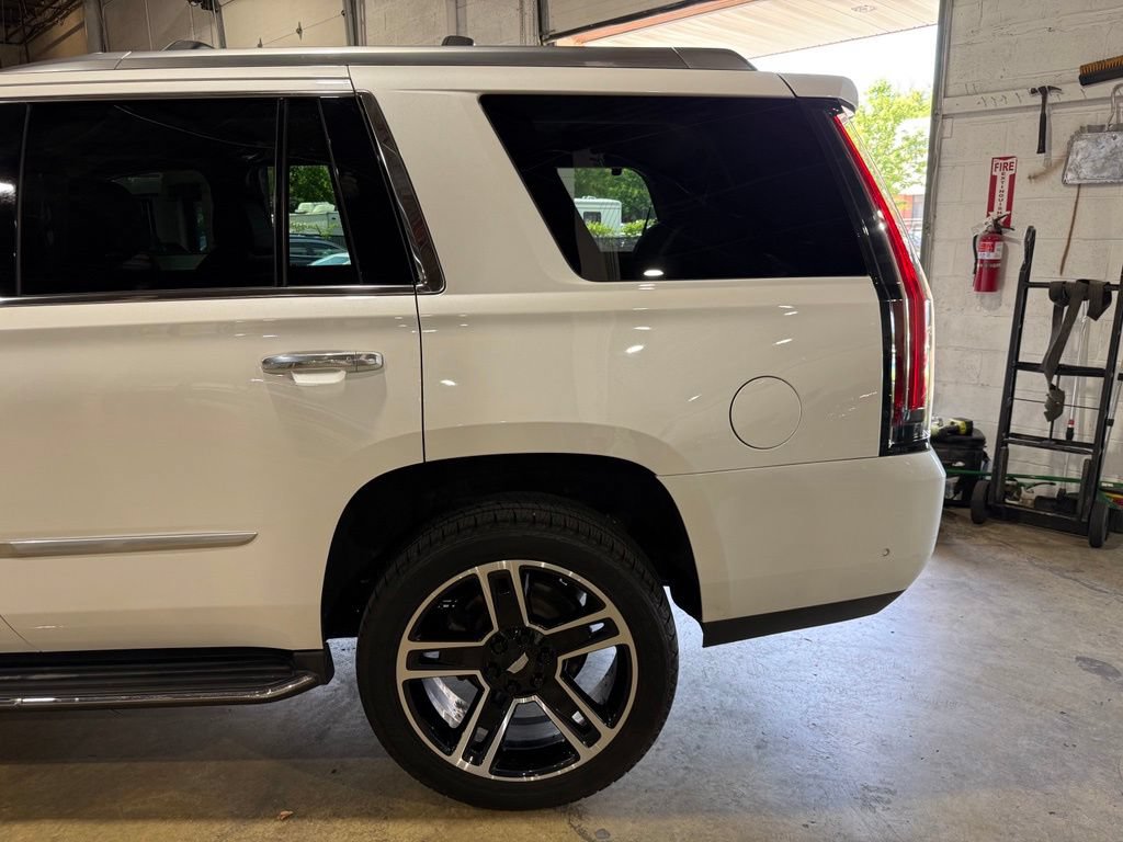 Used 2020 Cadillac Escalade Luxury AWD/4WD image 12