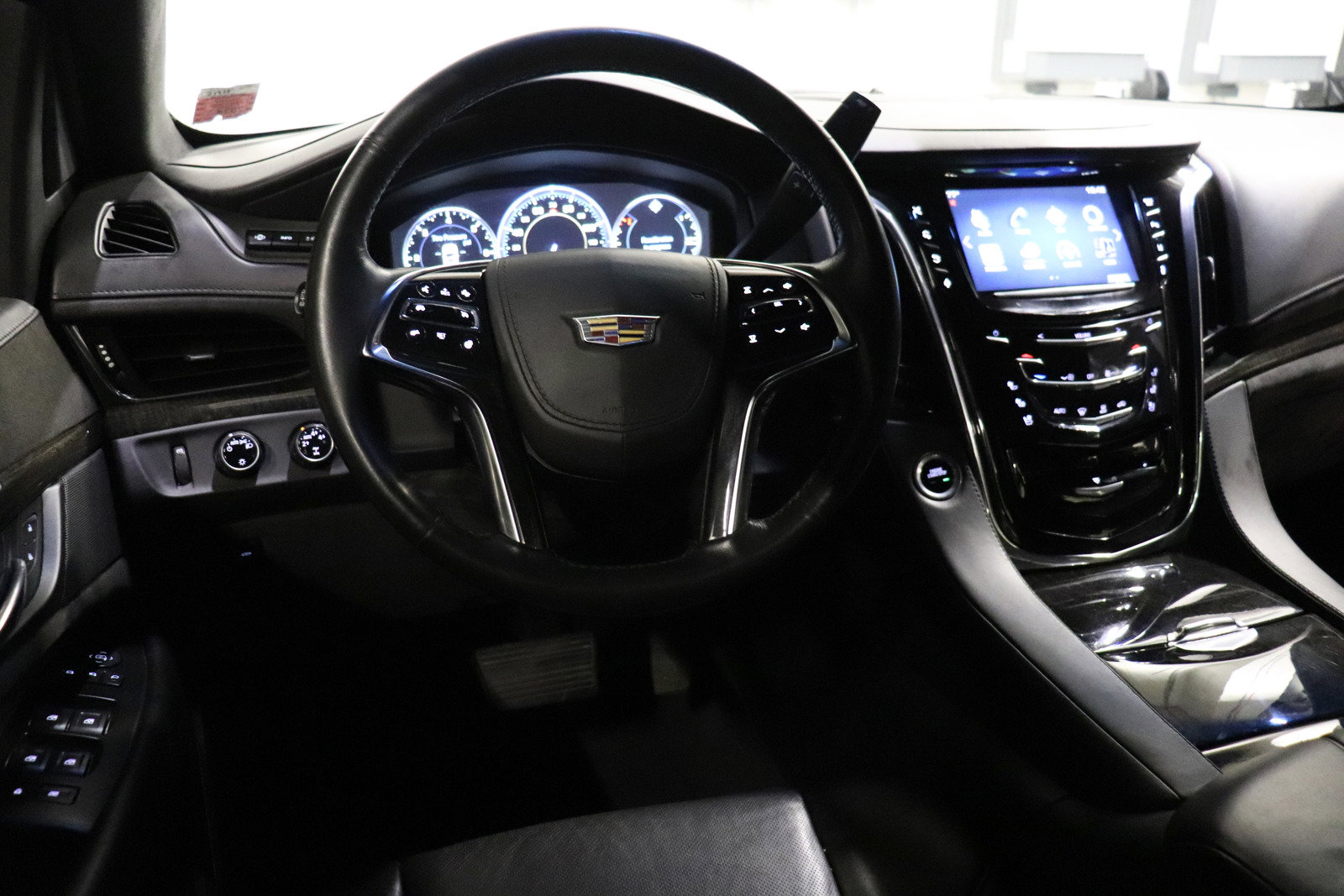 Used 2015 Cadillac Escalade Platinum image 24