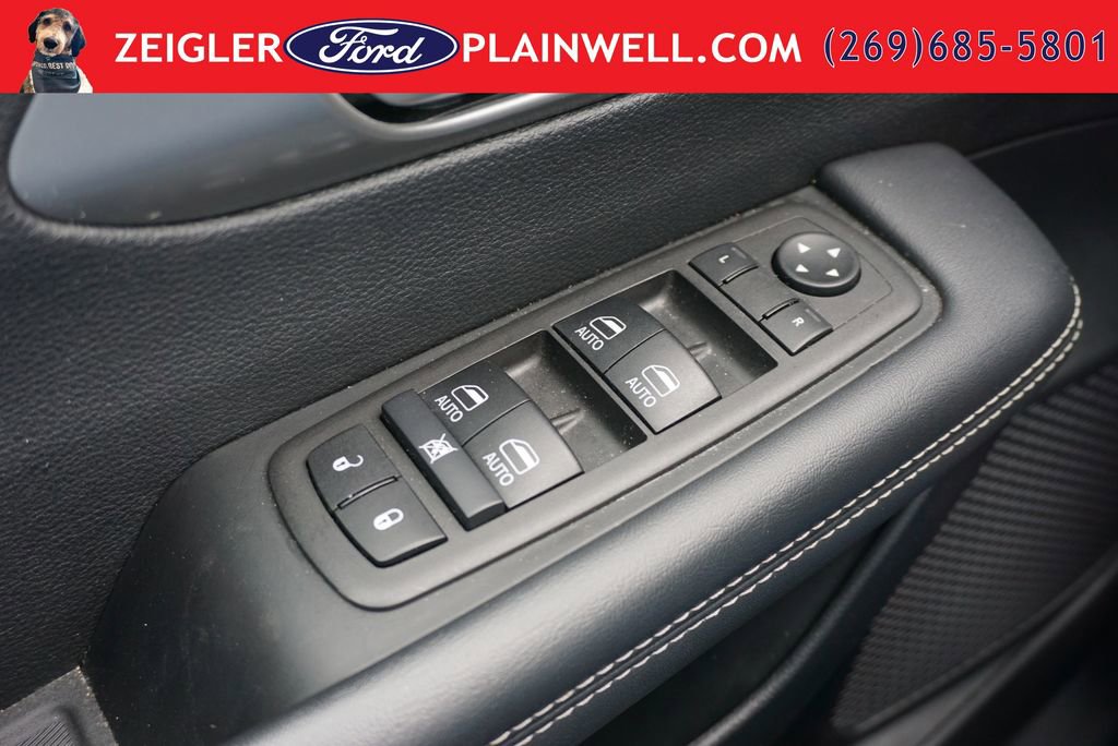 Used 2025 Chrysler Pacifica Select FWD image 33