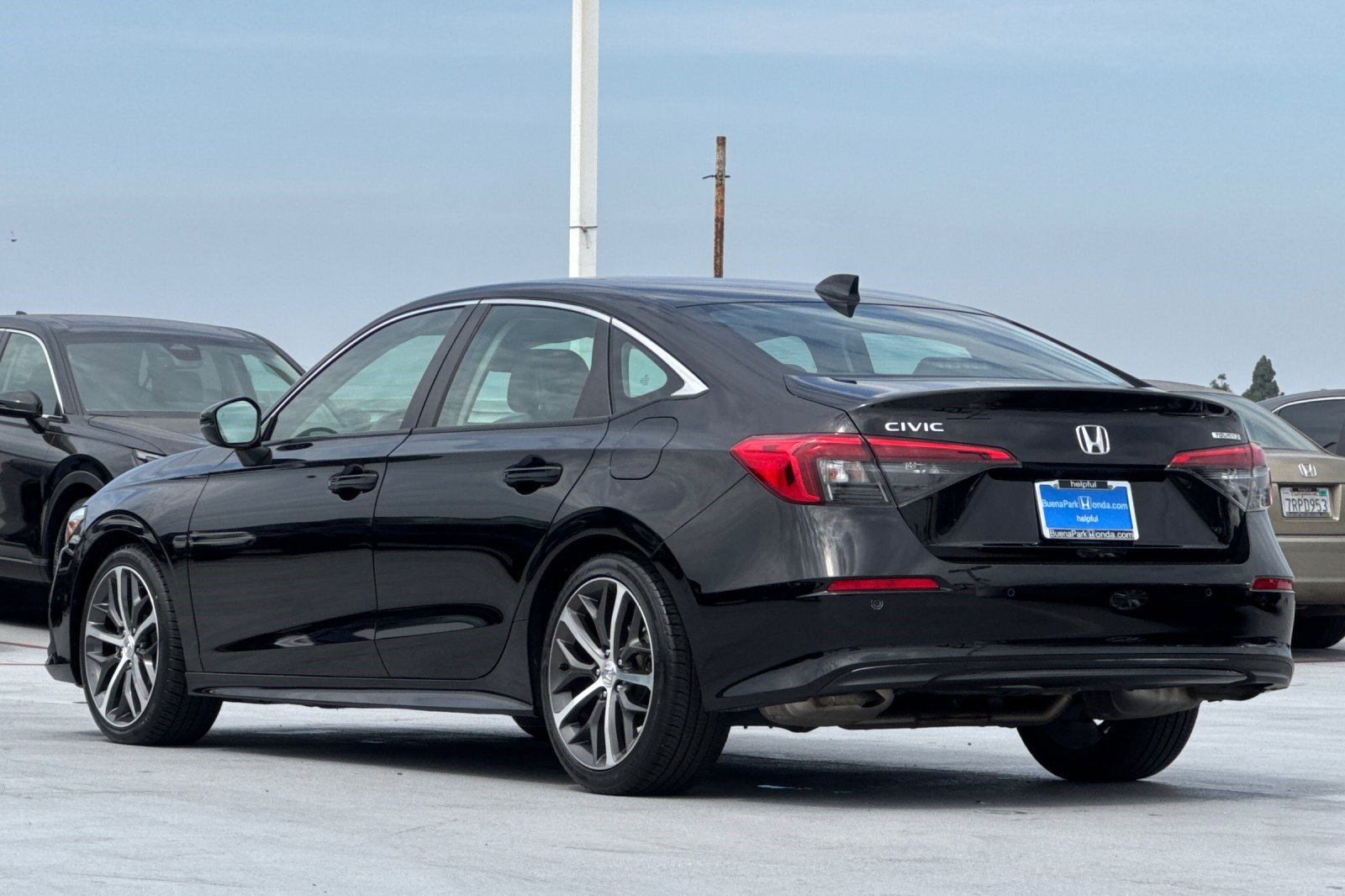 Used 2022 Honda Civic Touring image 3