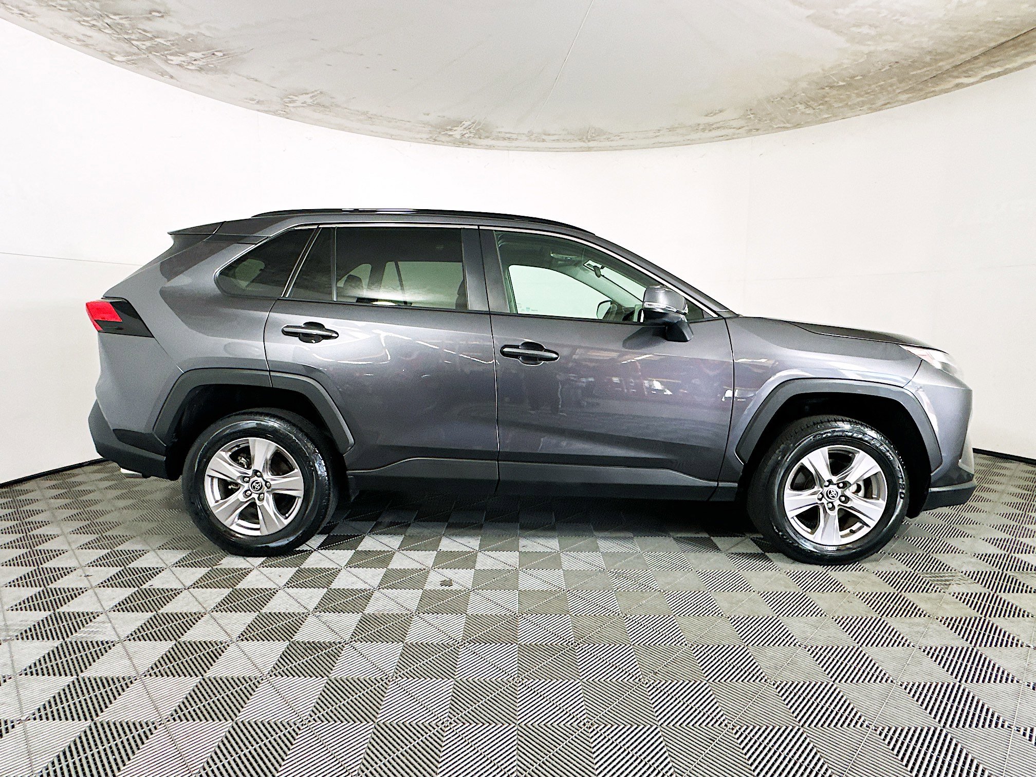 Used 2023 Toyota RAV4 XLE w/ Convenience Package FWD image 2