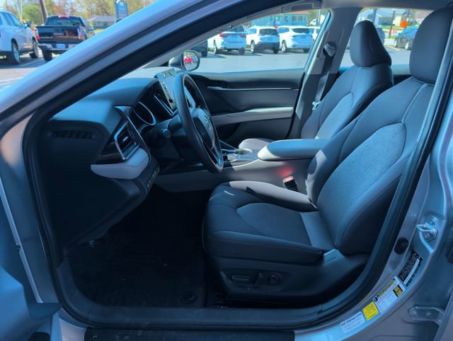 Used 2024 Toyota Camry LE w/ Convenience Package image 11