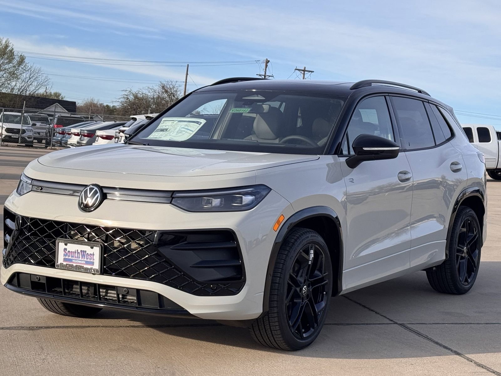 New 2026 Volkswagen Tiguan SE R-Line FWD image 9
