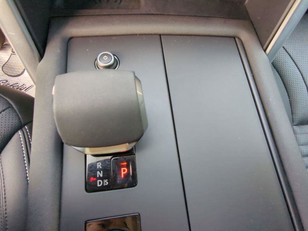 Used 2024 Land Rover Discovery S AWD/4WD image 13