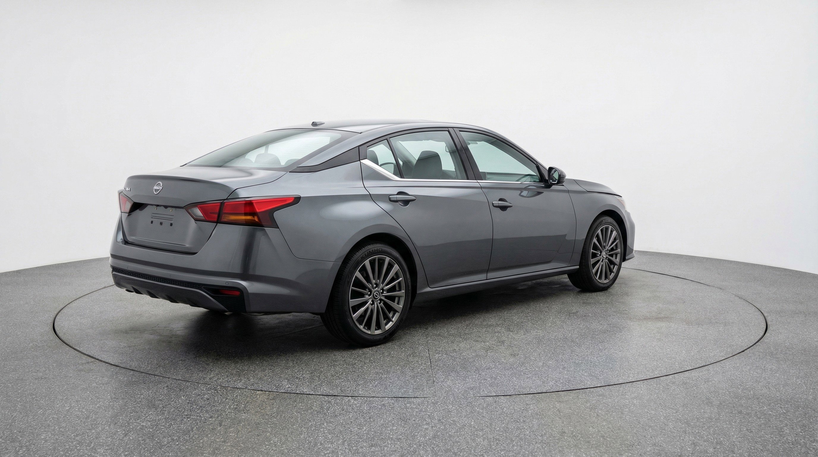 Used 2025 Nissan Altima 2.5 SV image 9