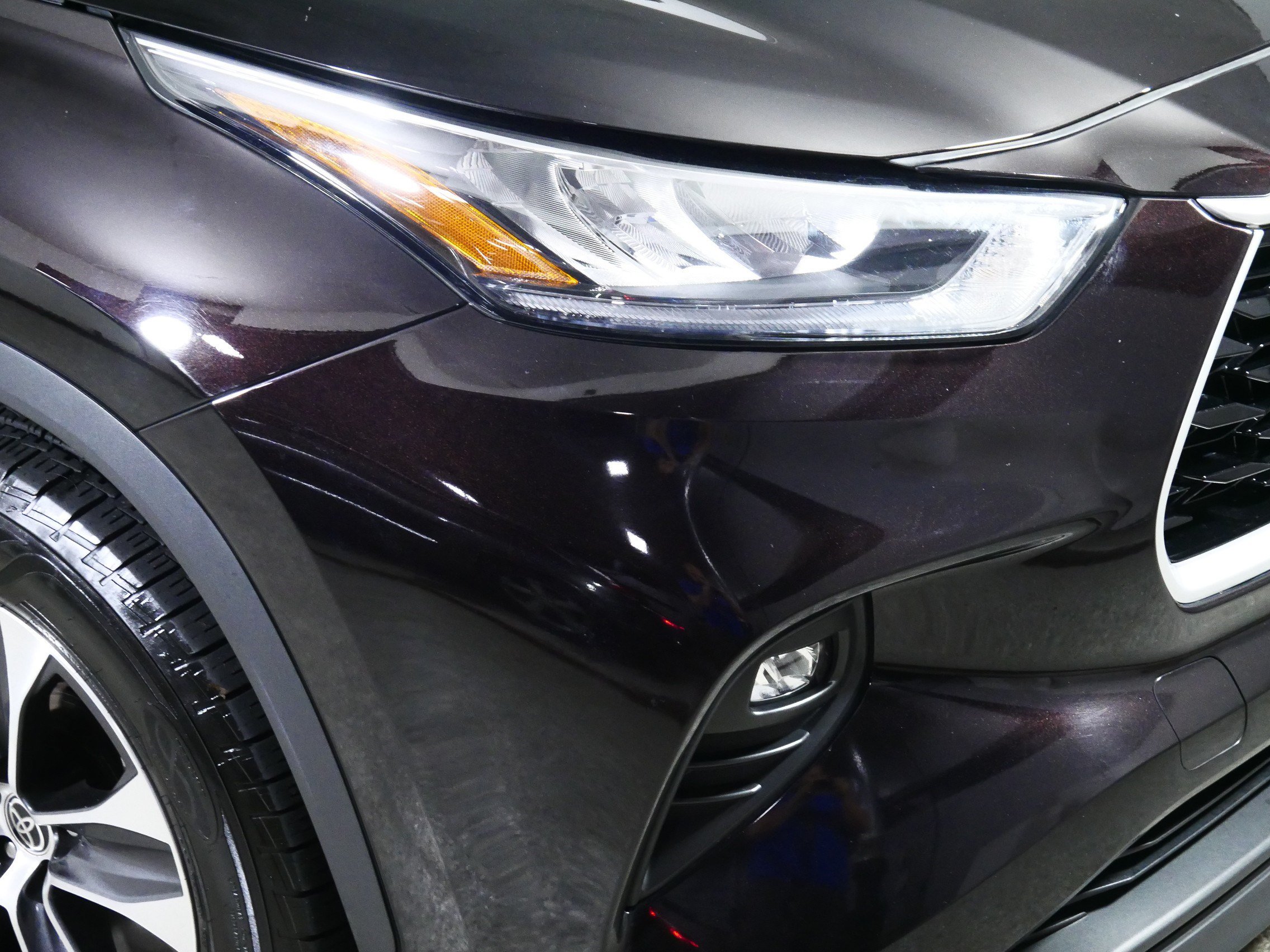 Used 2020 Toyota Highlander XLE AWD/4WD image 16