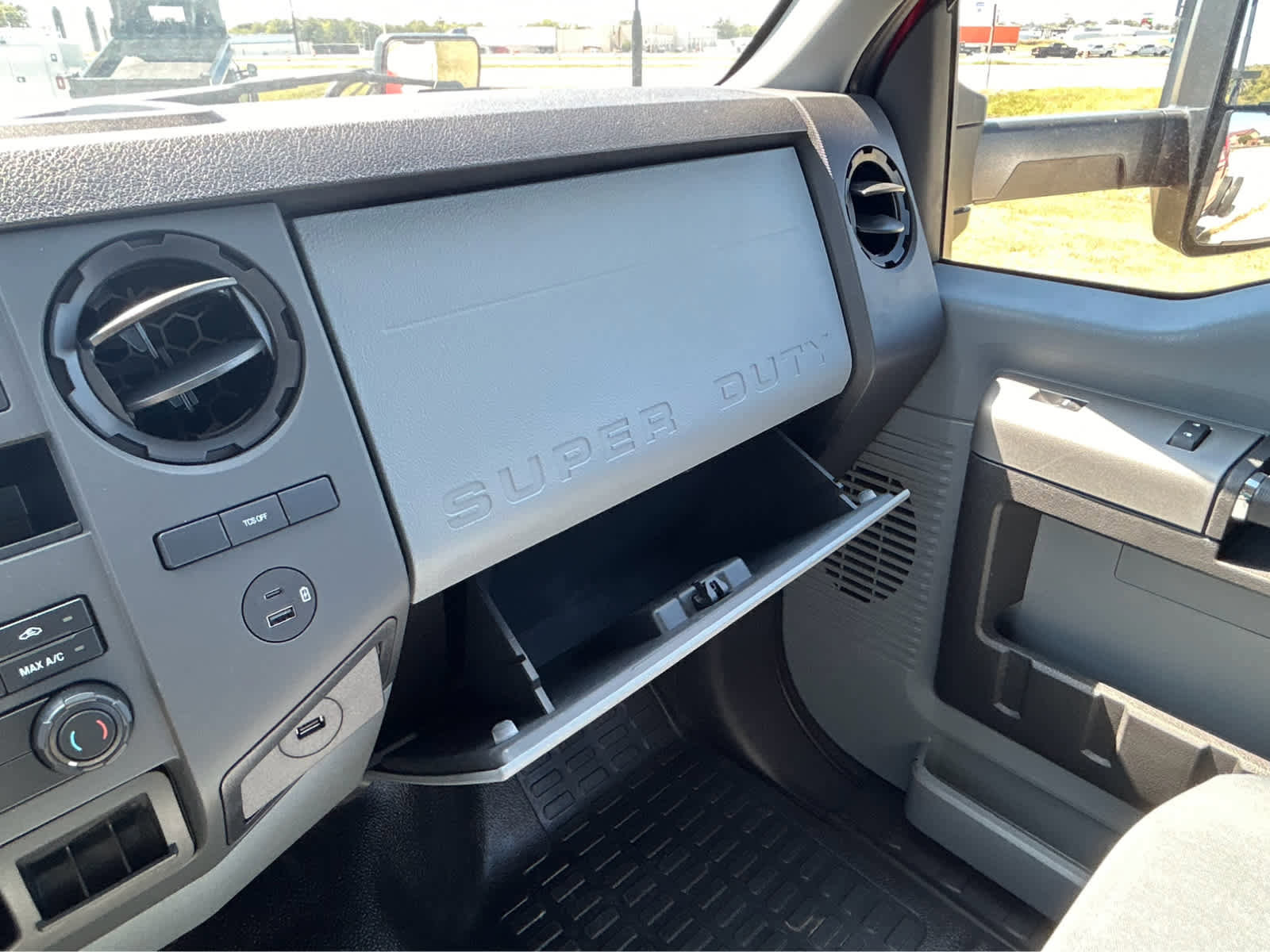 Used 2026 Ford F750 2WD Crew Cab Super Duty image 25