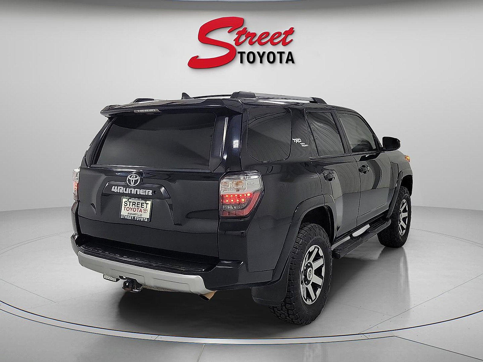 Used 2017 Toyota 4Runner TRD Off-Road AWD/4WD image 4