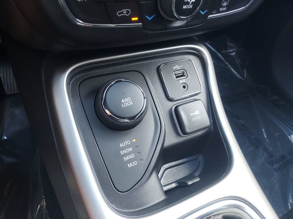 Used 2021 Jeep Compass Latitude w/ Convenience Group AWD/4WD image 17