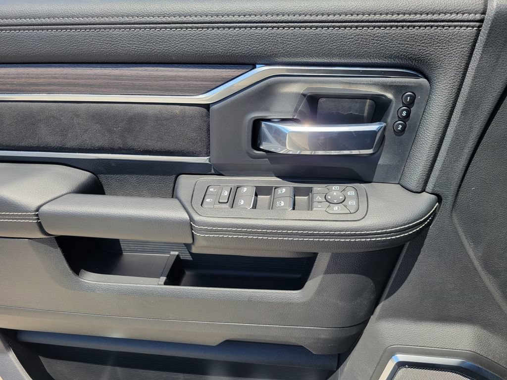 New 2026 RAM 2500 Laramie AWD/4WD image 14