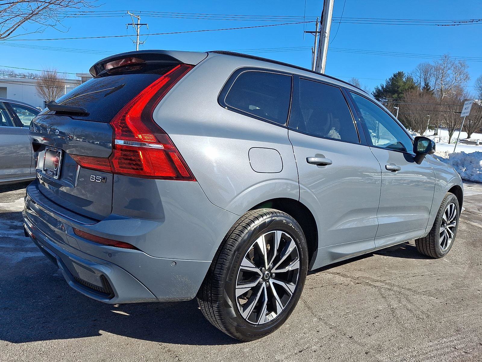 Certified 2023 Volvo XC60 B5 Plus w/ Protection Package Premier image 6