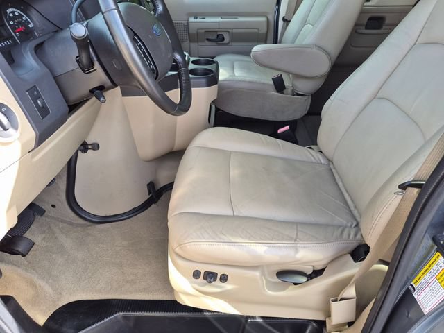 Used 2011 Ford E-150 and Econoline 150 Wagon w/ XLT Premium Pkg RWD image 15