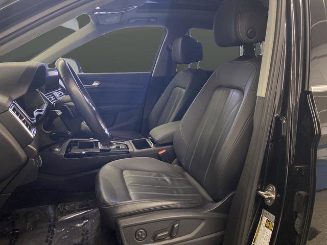 Used 2021 Audi Q5 e Premium w/ Convenience Package image 4