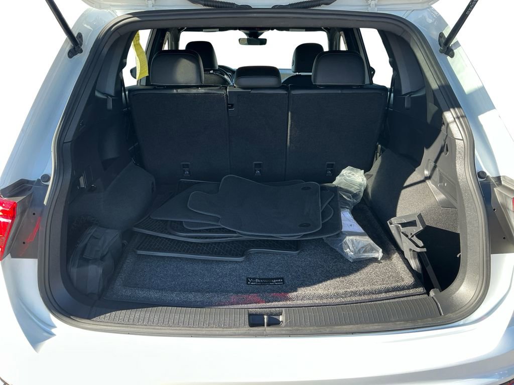 Used 2023 Volkswagen Tiguan SE R-Line image 21