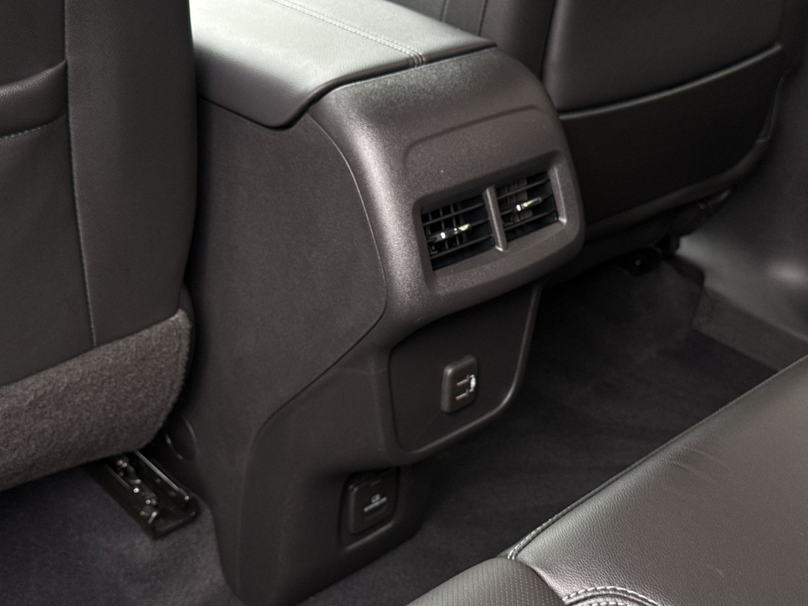 Certified 2022 GMC Terrain SLT w/ Tech Package AWD/4WD image 26